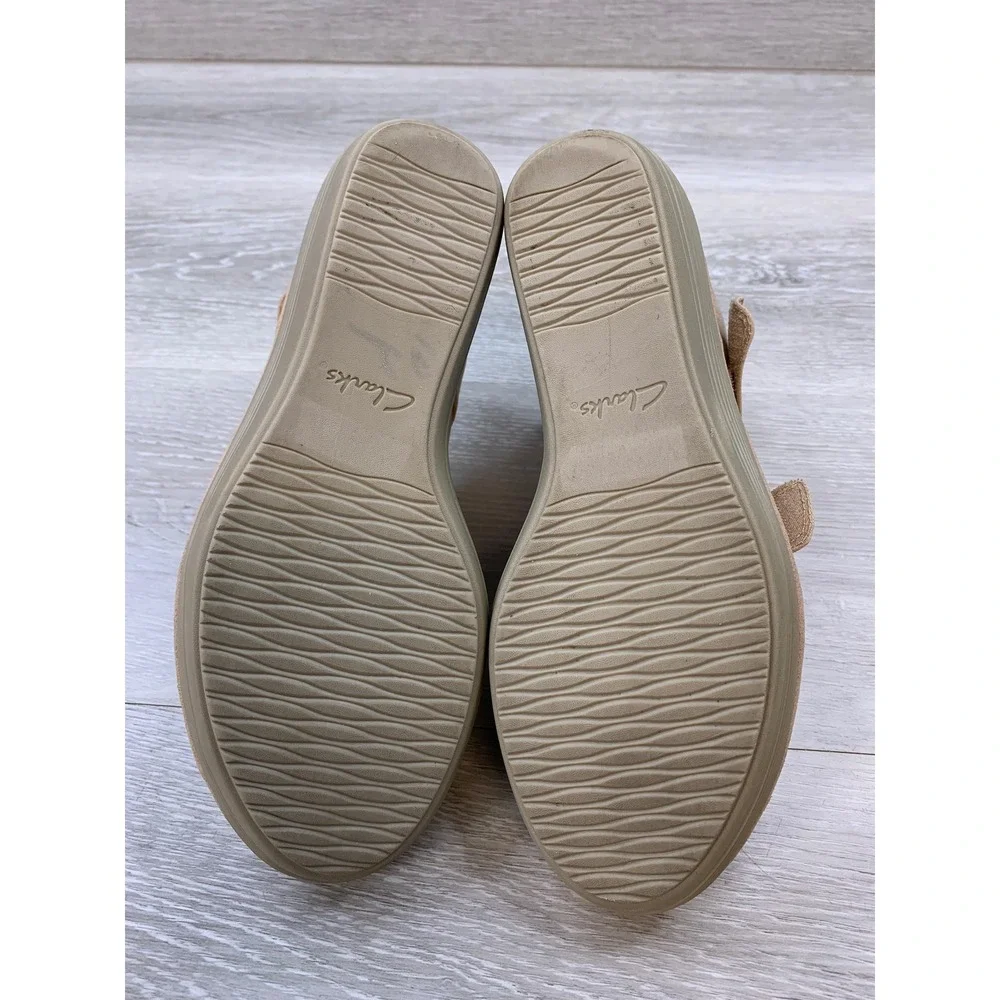 Clarks Collection Women's 8 W Beige Leather Wedge Sandals Cushion Comfort Shoes